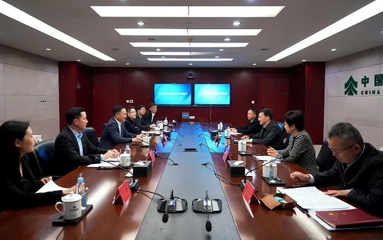 余紅輝會(huì)見四川省樂山市委副書記、市長(zhǎng)陳光浩一行