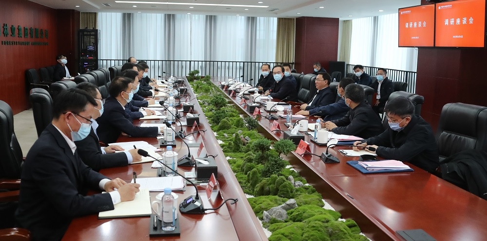 張玉卓到中國(guó)林業(yè)集團(tuán)調(diào)研