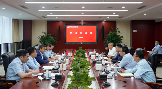 余紅輝與中國農(nóng)業(yè)銀行北京市分行黨委書記、行長胡新智座談