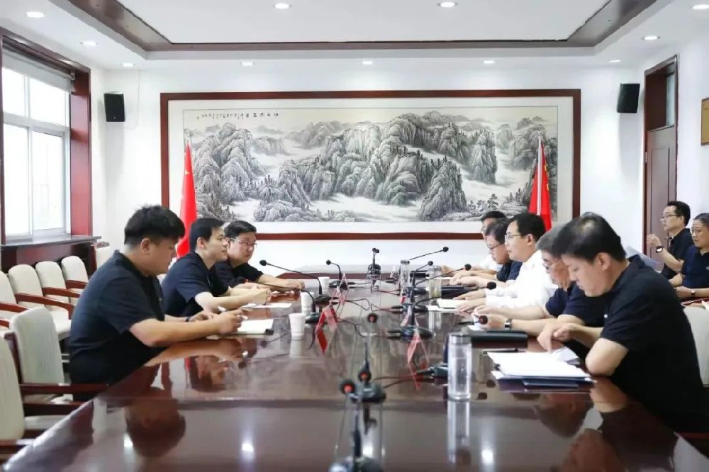 康鶴與河北邯鄲市肥鄉(xiāng)區(qū)委書記劉亞洲、區(qū)長(zhǎng)趙鵬飛會(huì)談